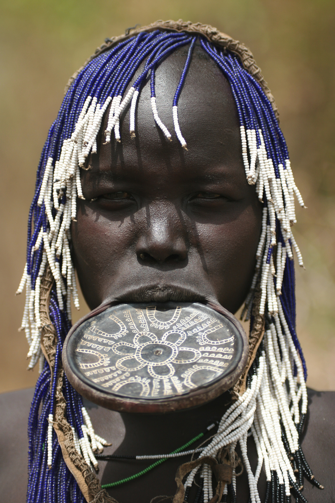 Mursi woman with lip plate ( Image courtesy- urosr / Shutterstock.com).