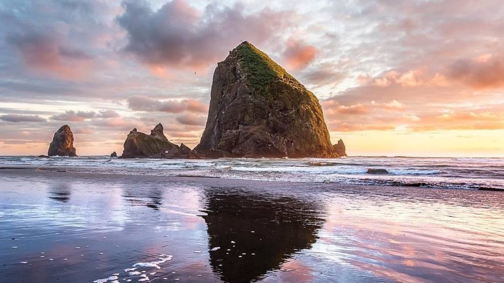 Cannon beach, Oregon - Tripzumi Blog